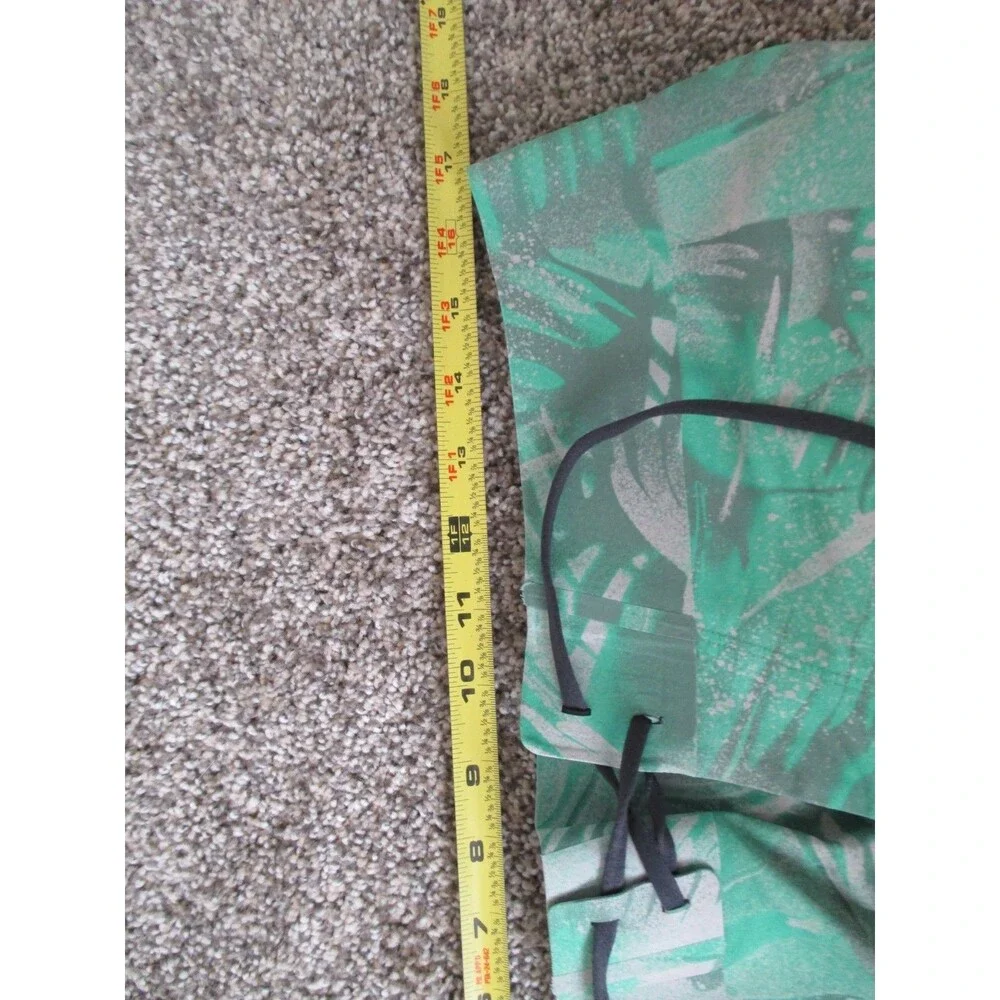 Lululemon Swimming Trunks Live In Practice Mens 32 Vibrant Green